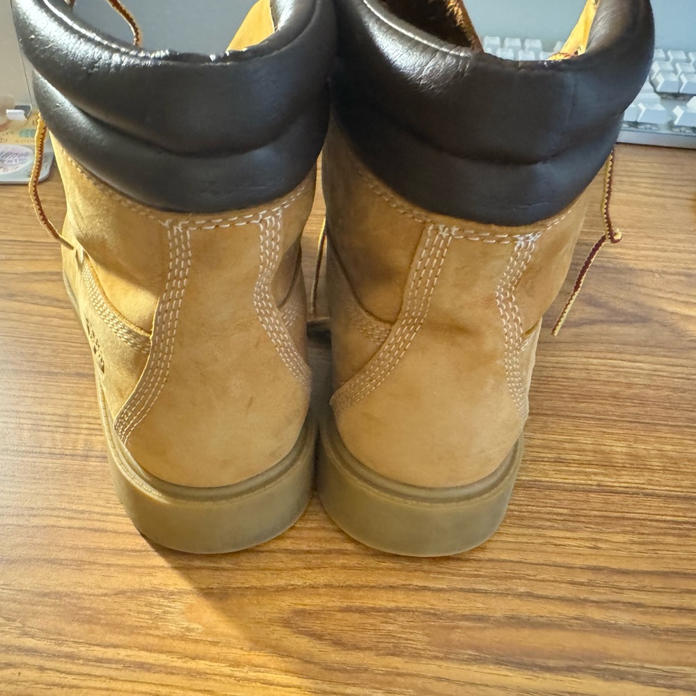 Women’s waterproof timberland boots size 9